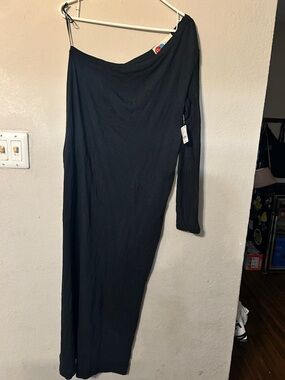 One-Shoulder Black Maxi Dress